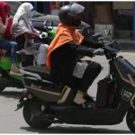 پشاور: طالبات اور ملازمت پیشہ خواتین کو مفت الیکٹرک اسکوٹیز دینےکی منظوری