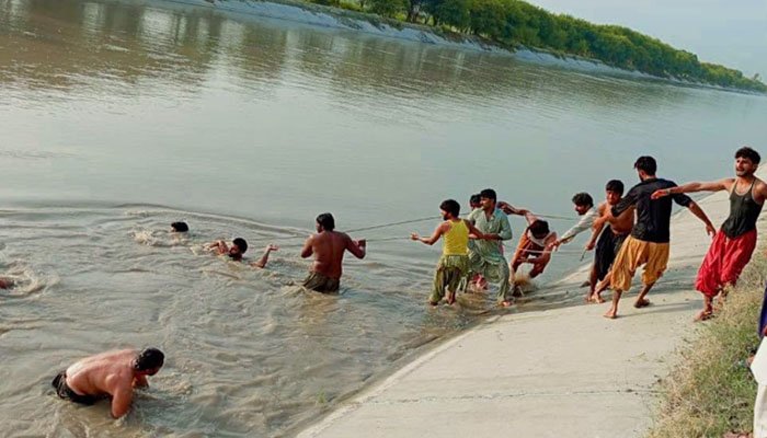 مٹیاری میں افسوسناک حادثہ، نہر کنارے بیٹھے 3 نوجوان ڈوب کر جاں بحق