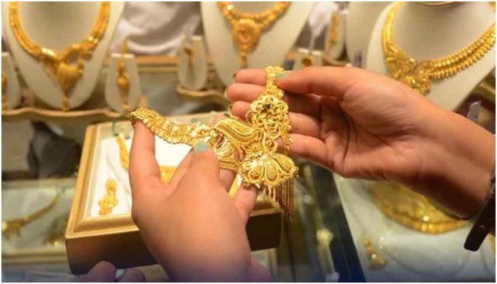 ملک میں سونے کی فی تولہ قیمت میں 2 ہزار روپے سے زائد کی کمی