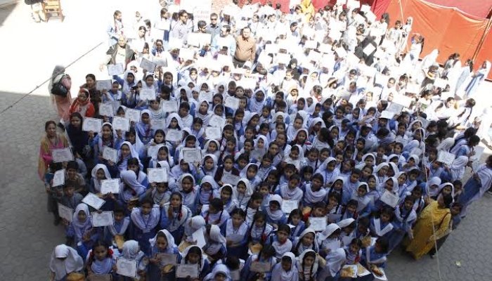 وزیر تعلیم سندھ نے اسکولوں کے اوقات میں کمی کا اعلان کردیا