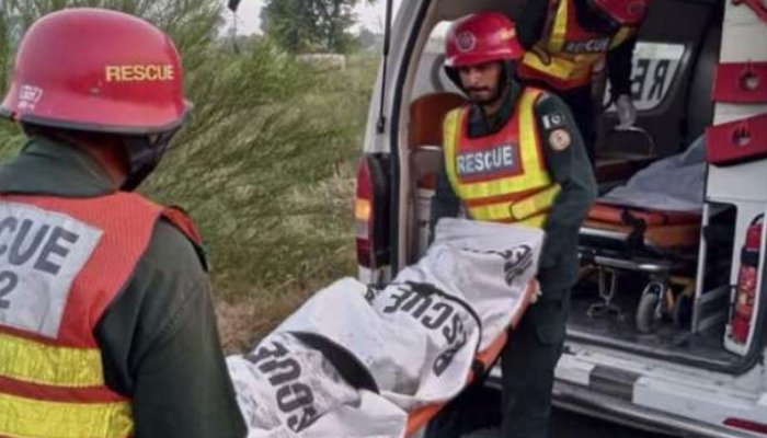 ٹھٹہ: ٹریکٹر ٹرالی بجلی کی تاروں سے ٹکرا گئی، 2 خواتین سمیت 6 افراد جاں بحق