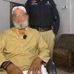 کراچی: مسجد کے باہر نمازی بن کر گاڑیاں چوری کرنے والا 57 سالہ ملزم گرفتار