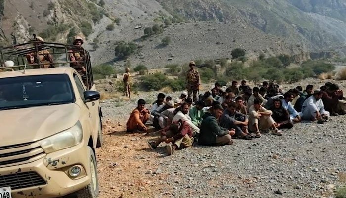 فورسز کی بلوچستان میں کارروائی، خواتین اور بچوں سمیت 103غیر قانونی مقیم افغان باشندے زیرحراست
