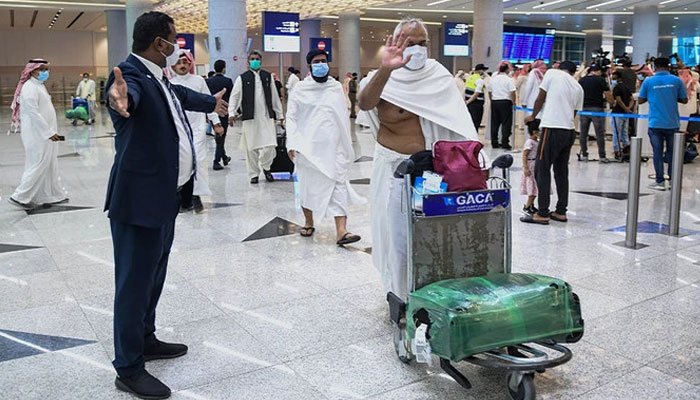 پشاور سے جانیوالے عمرہ زائرین کیلئے بھی ویکسینیشن کے بغیر سفری پابندی عائد