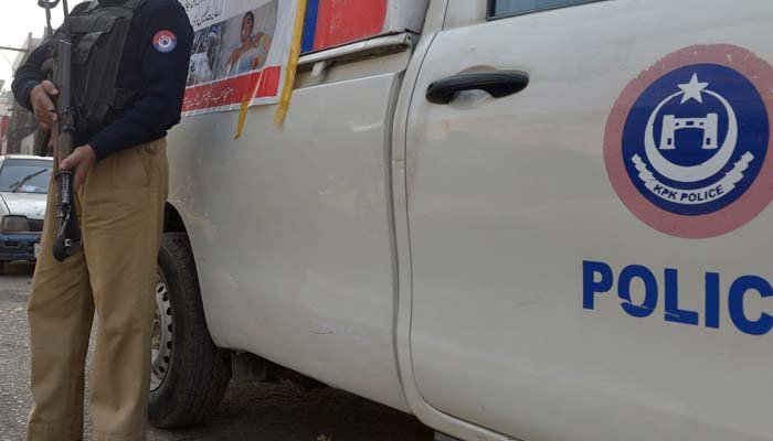 ٹانک: وزیرآباد بازار میں موبائل پر فائرنگ، 3&hellip;