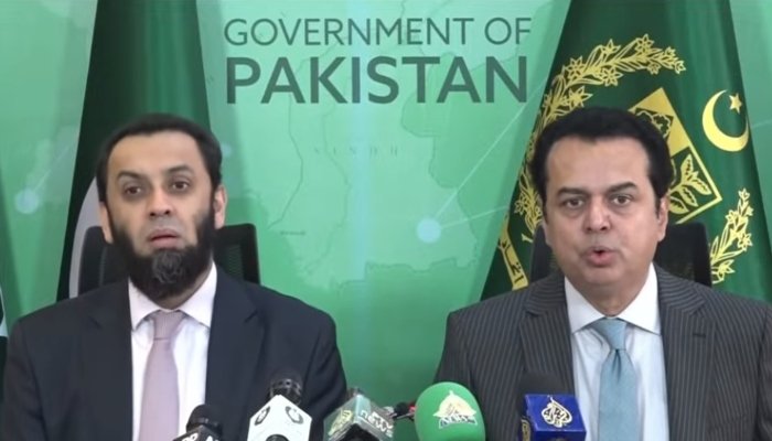 عطا تارڑ: پی ٹی آئی کو فیصلہ کرنا ہوگا کہ پاکستان کے ساتھ رہنا ہے یا افغانستان کے ساتھ