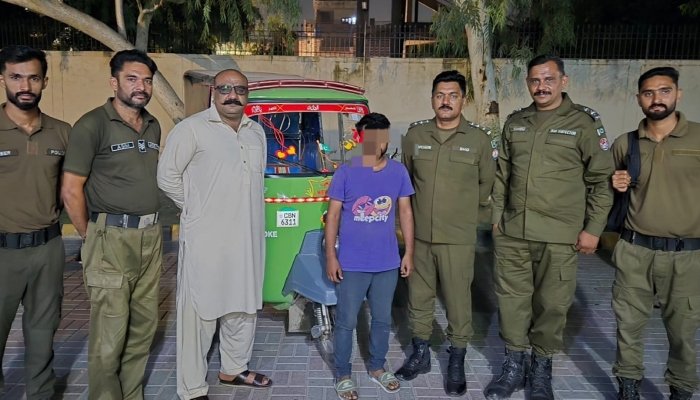 لاہور: تلخ کلامی پر خاتون مسافر کا نمبر سوشل میڈیا پر شیئر کرنیوالا رکشہ ڈرائیور گرفتار