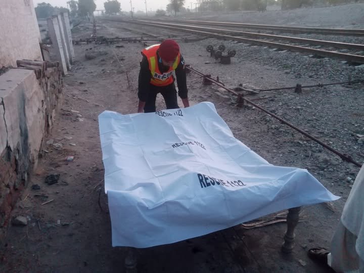 مبارک پور ریلوے پھاٹک کے قریب حادثہ، 16 سالہ لڑکی جاں بحق