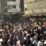 بھارت میں 600 سال پرانی تاریخی مسجد کے تحفظ کیلئے مسلمانوں کا مسجد کے اندر احتجاج