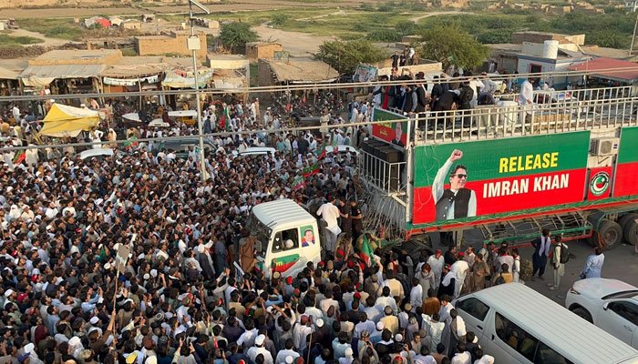 پختونخوا میں ایمرجنسی یا گورنر راج کے بجائے مختلف آئینی اقدامات پر غور